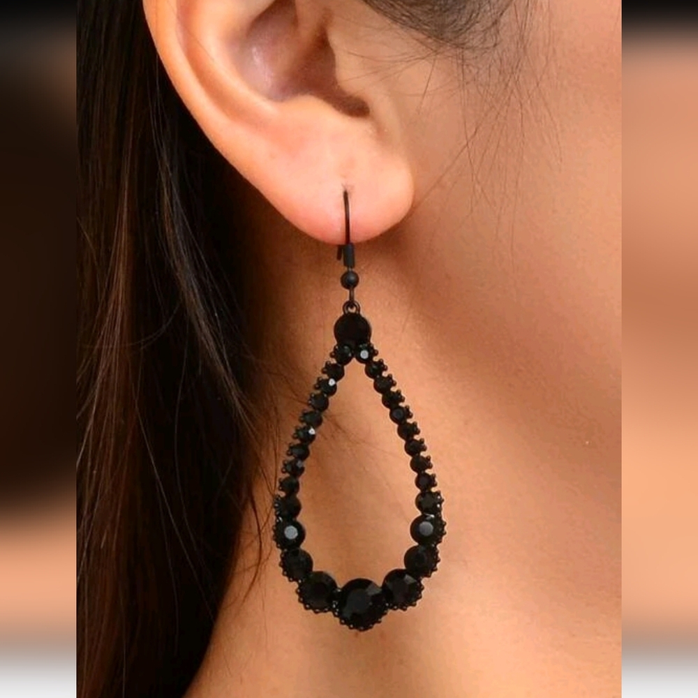 Elegant Black Teardrop Earrings